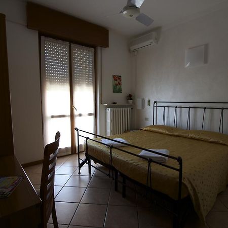 Albergo Tavernetta Castelnuovo del Garda Exterior photo