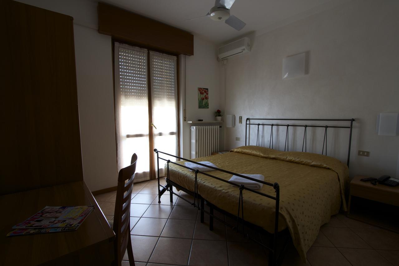 Albergo Tavernetta Castelnuovo del Garda Exterior photo