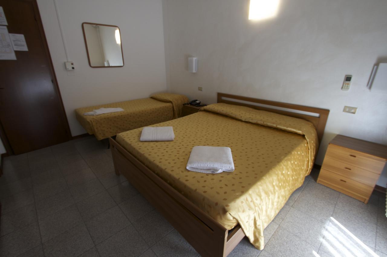 Albergo Tavernetta Castelnuovo del Garda Exterior photo
